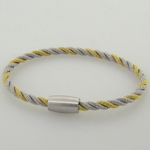 pulsera hilo enroscada amarillo y blanco